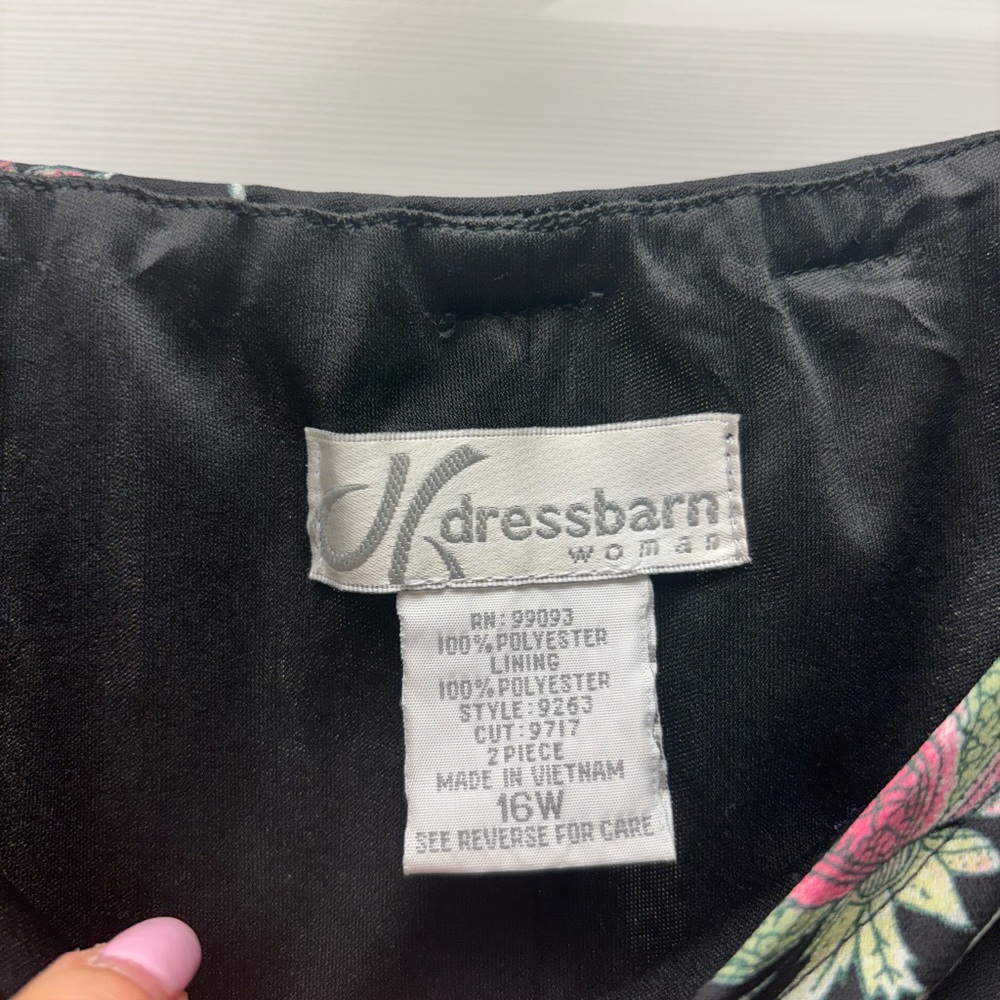 Dressbarn Woman Black Floral Midi Skirt – Size 16W - Picture 4 of 15